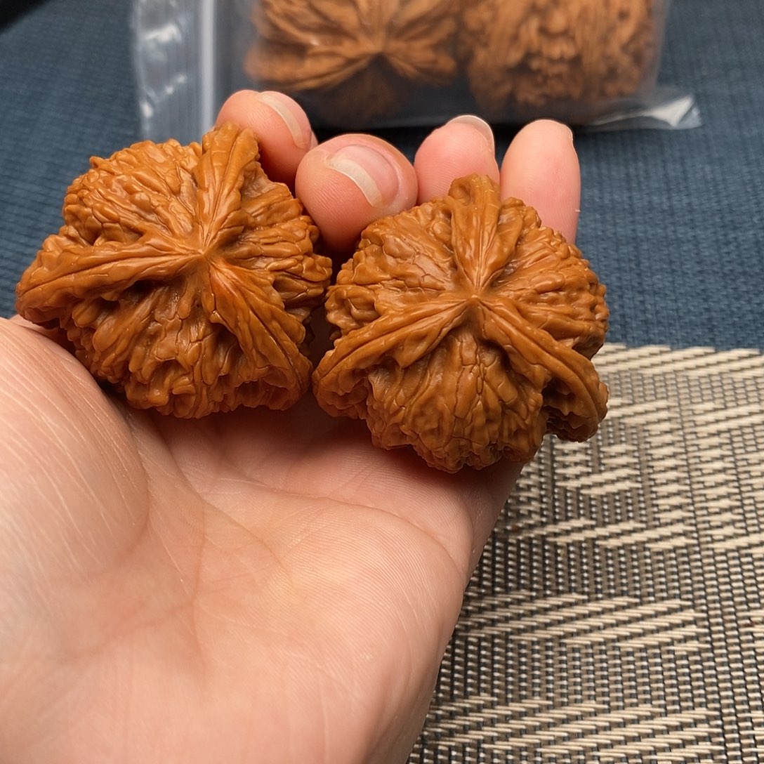 迅***赁文玩核桃吊坠三棱