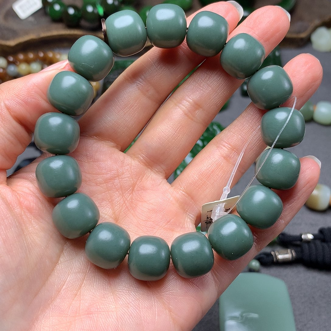 和田玉颈饰未镶嵌手串