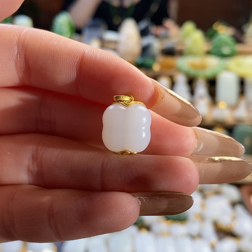 【闪购商品】和田玉18K金镶嵌吊坠