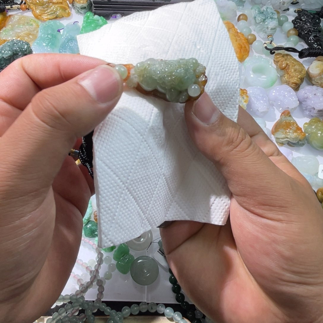 翡翠颈饰未镶嵌天然