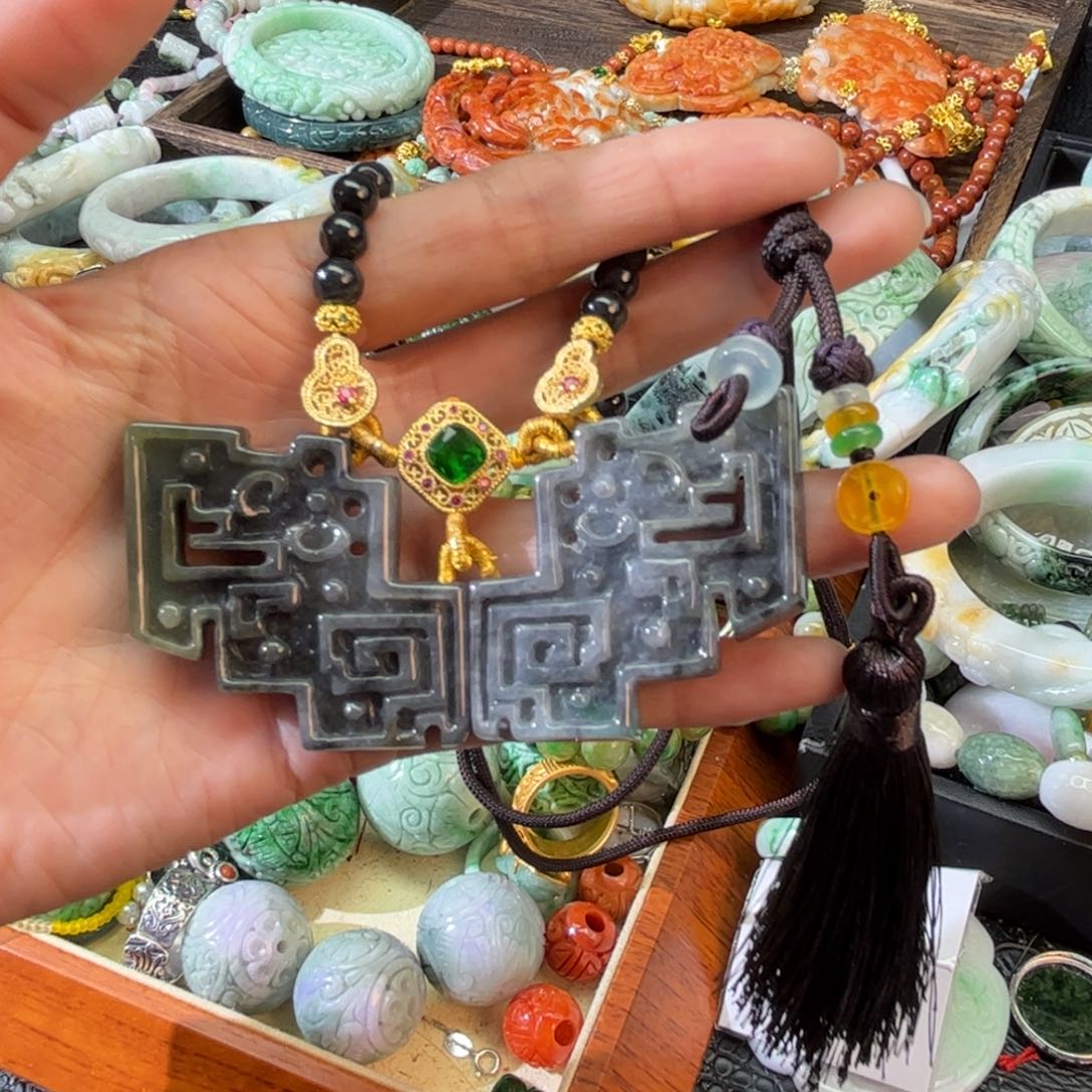 翡翠颈饰未镶嵌待编款