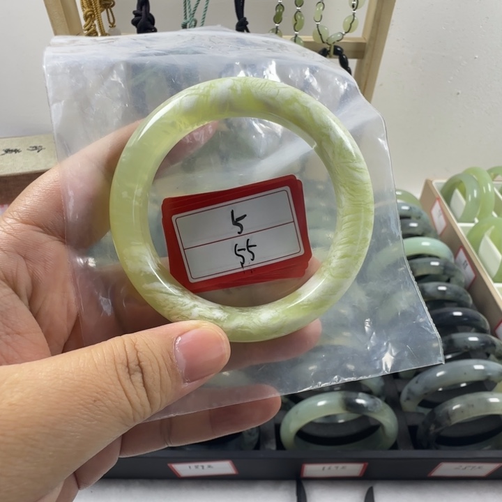 蛇纹石玉未镶嵌手镯