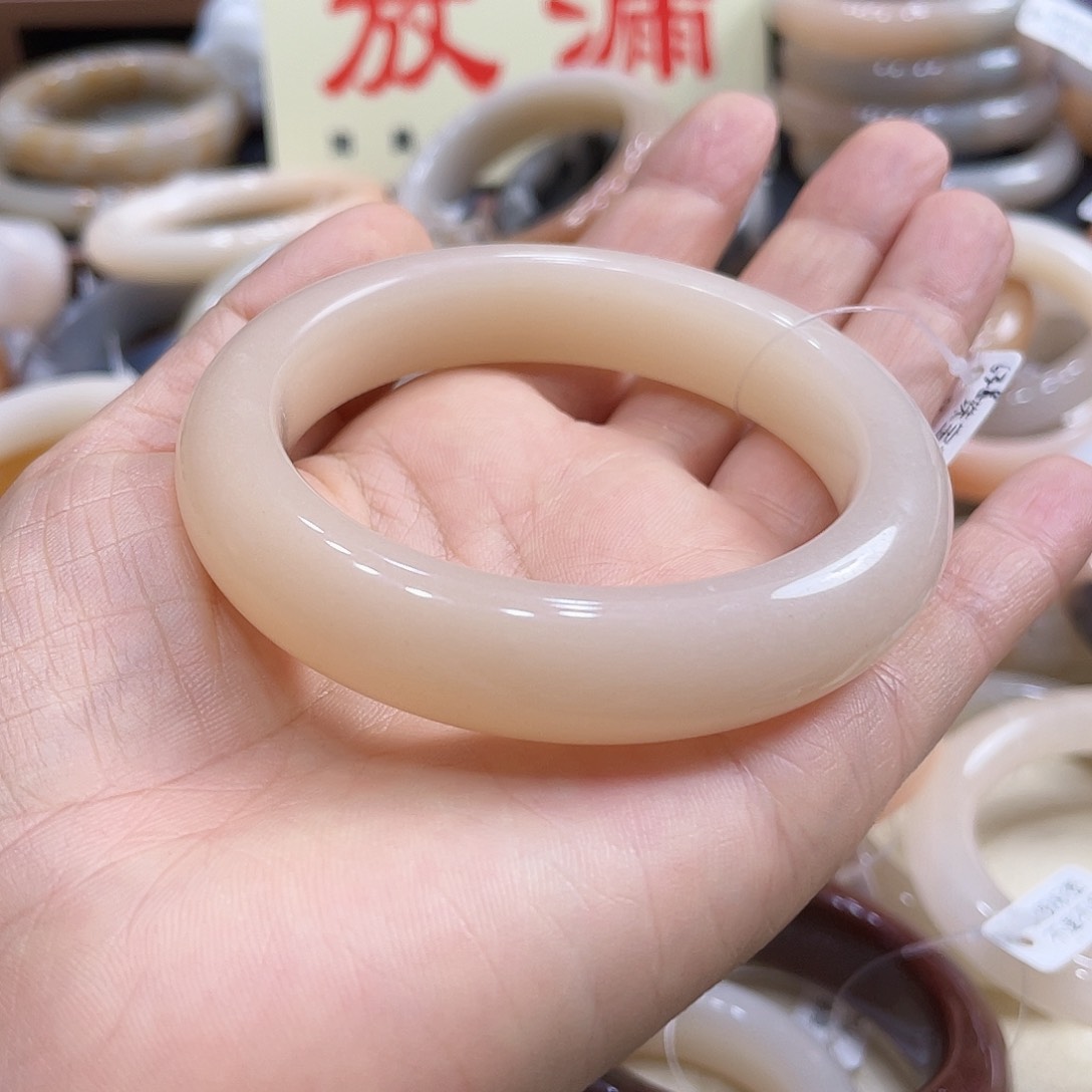 未镶嵌手镯石英岩玉边***化