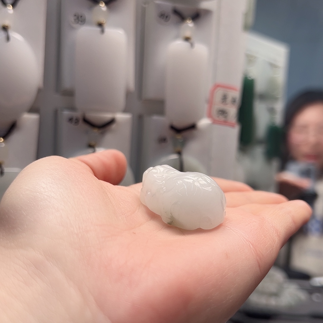 华***仔石英质玉（金丝玉）合金颈饰