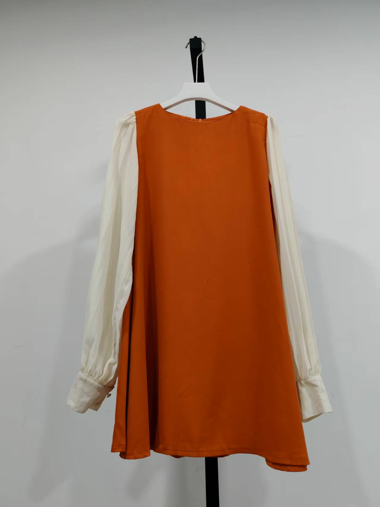 72 蕾丝袖拼色连衣裙 默认微瑕 无运费险