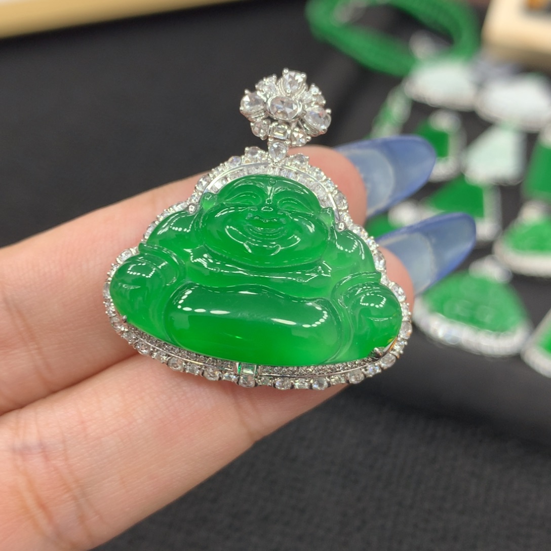 颈饰18K金镶嵌翡翠佛公