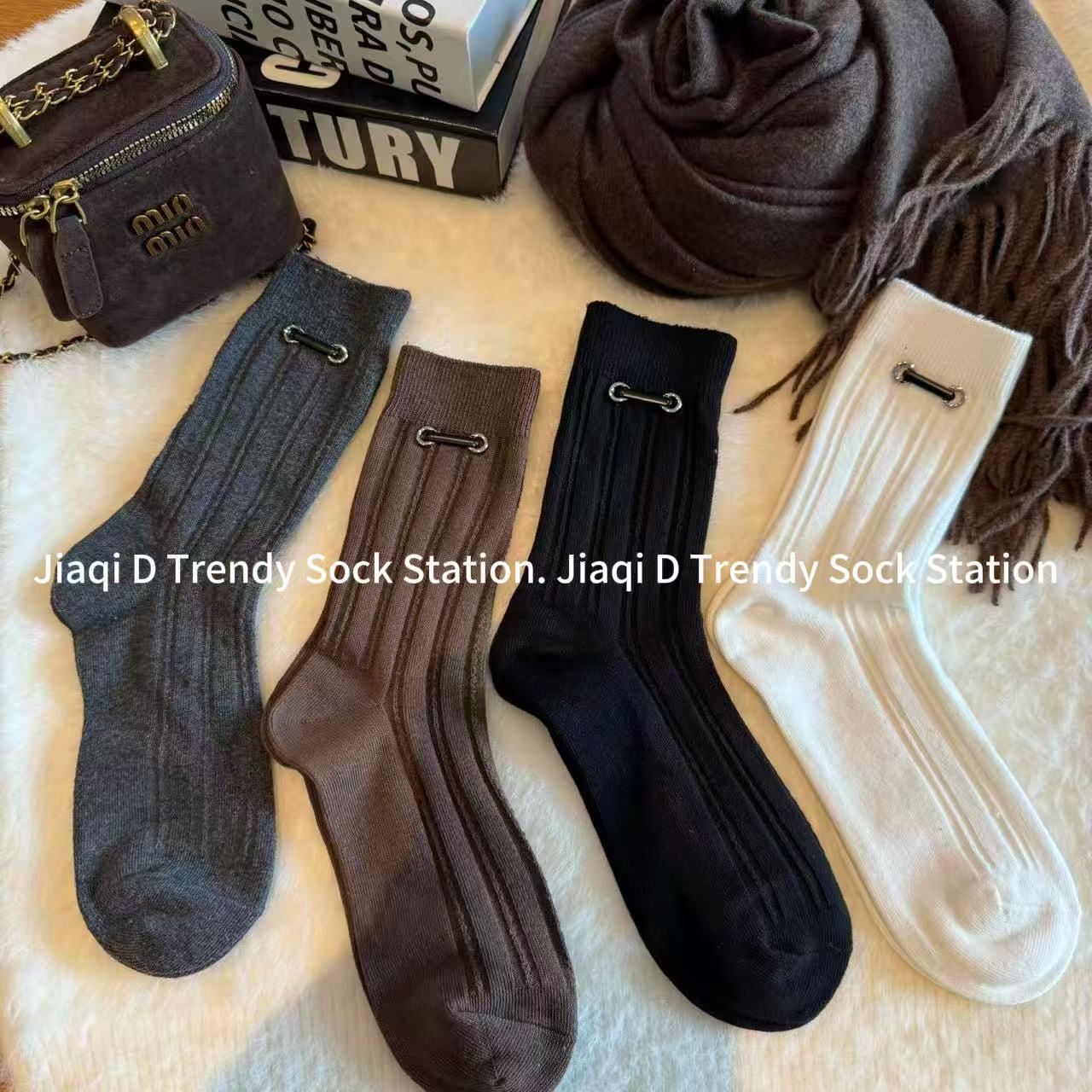 欧货秋冬配马丁靴皮标铁扣饰品时尚高级感抽条中筒堆堆袜