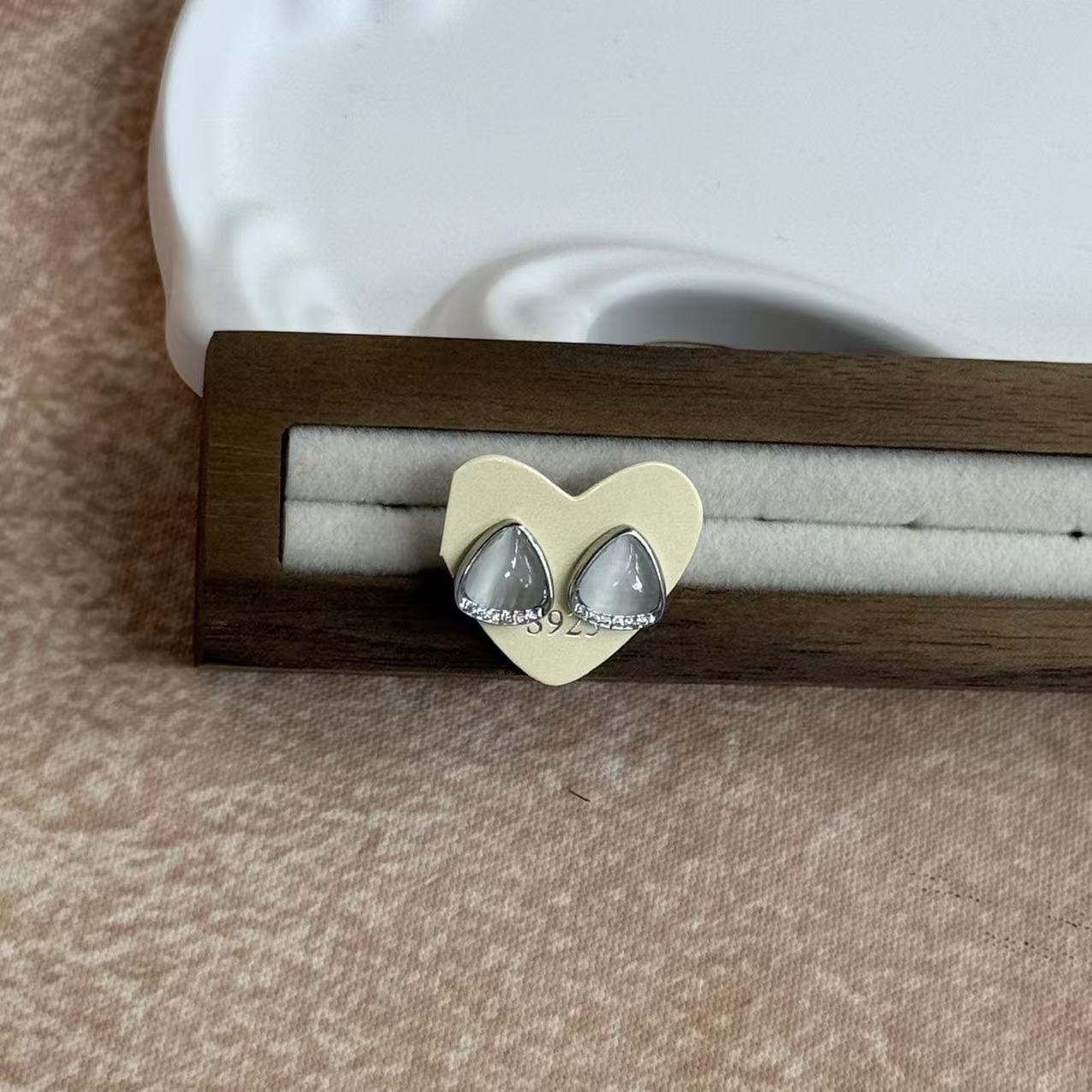 9624 设计感经典复古风耳钉