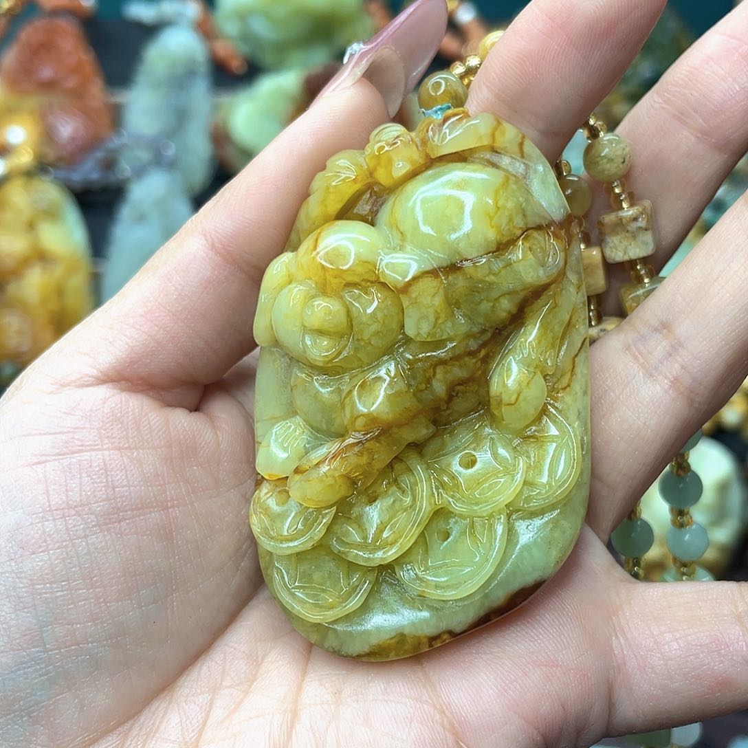 蛇纹石玉颈饰未镶嵌