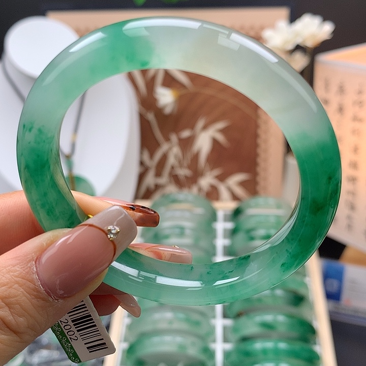 未镶嵌手镯石英质玉