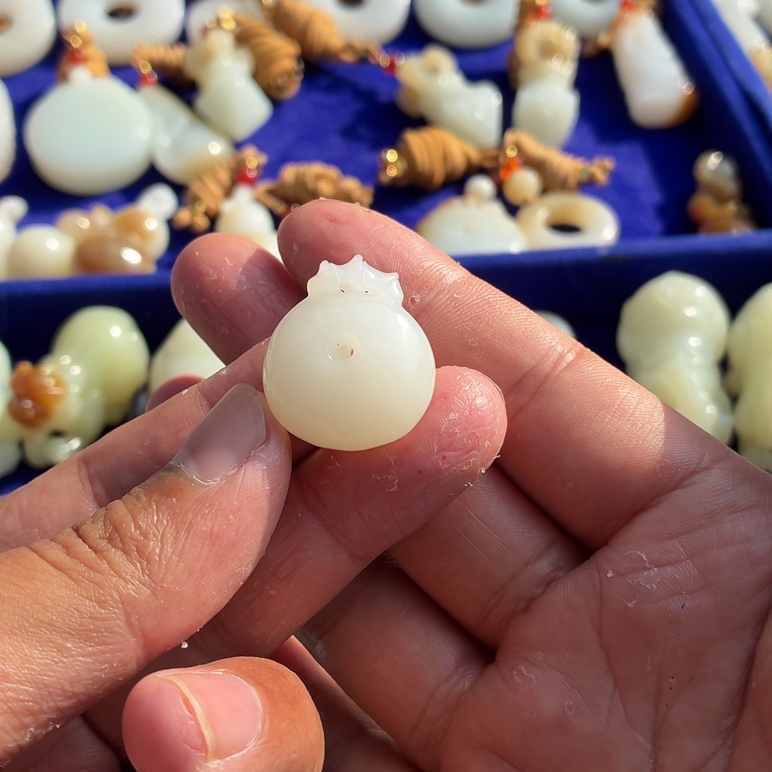 和田玉未镶嵌颈饰