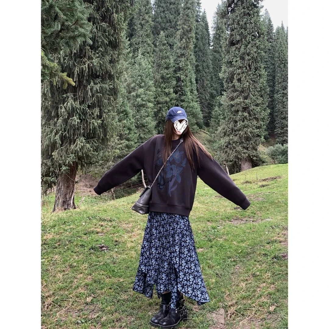 早秋新款设计套头宽松卫衣复古深灰色不规则碎花吊带裙套装#C1031