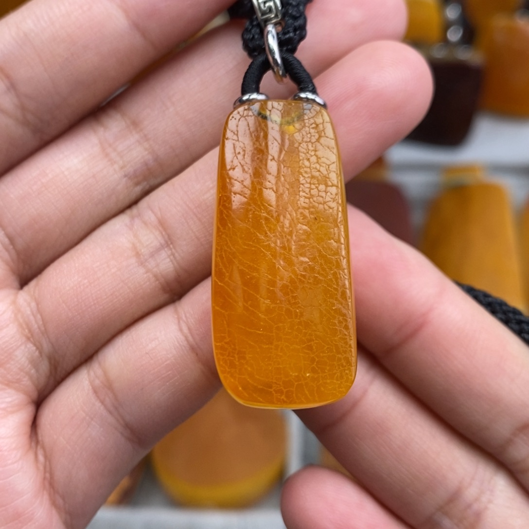 琥珀吊坠(赠链)未镶嵌