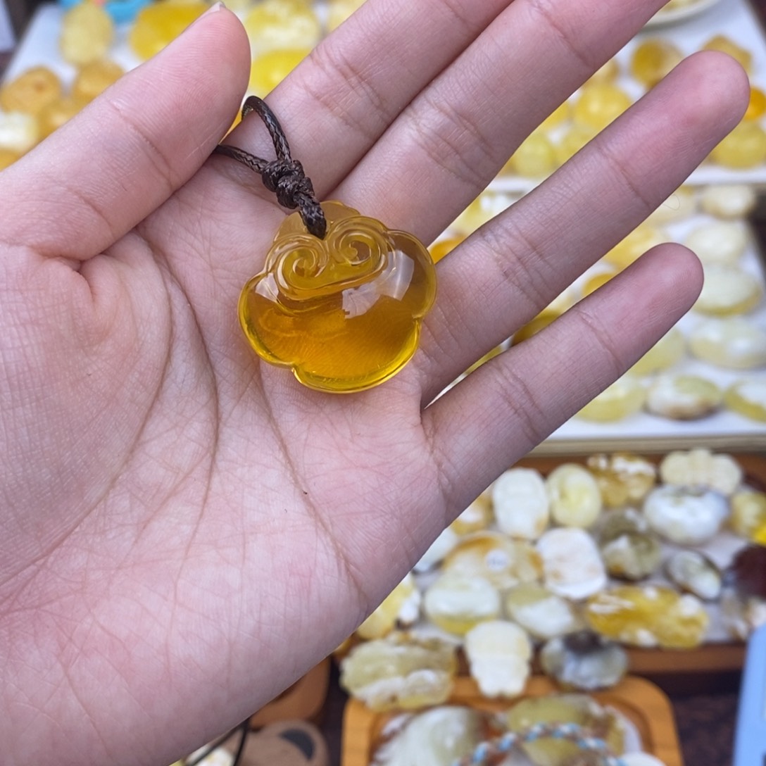 琥珀颈饰未镶嵌金珀如意