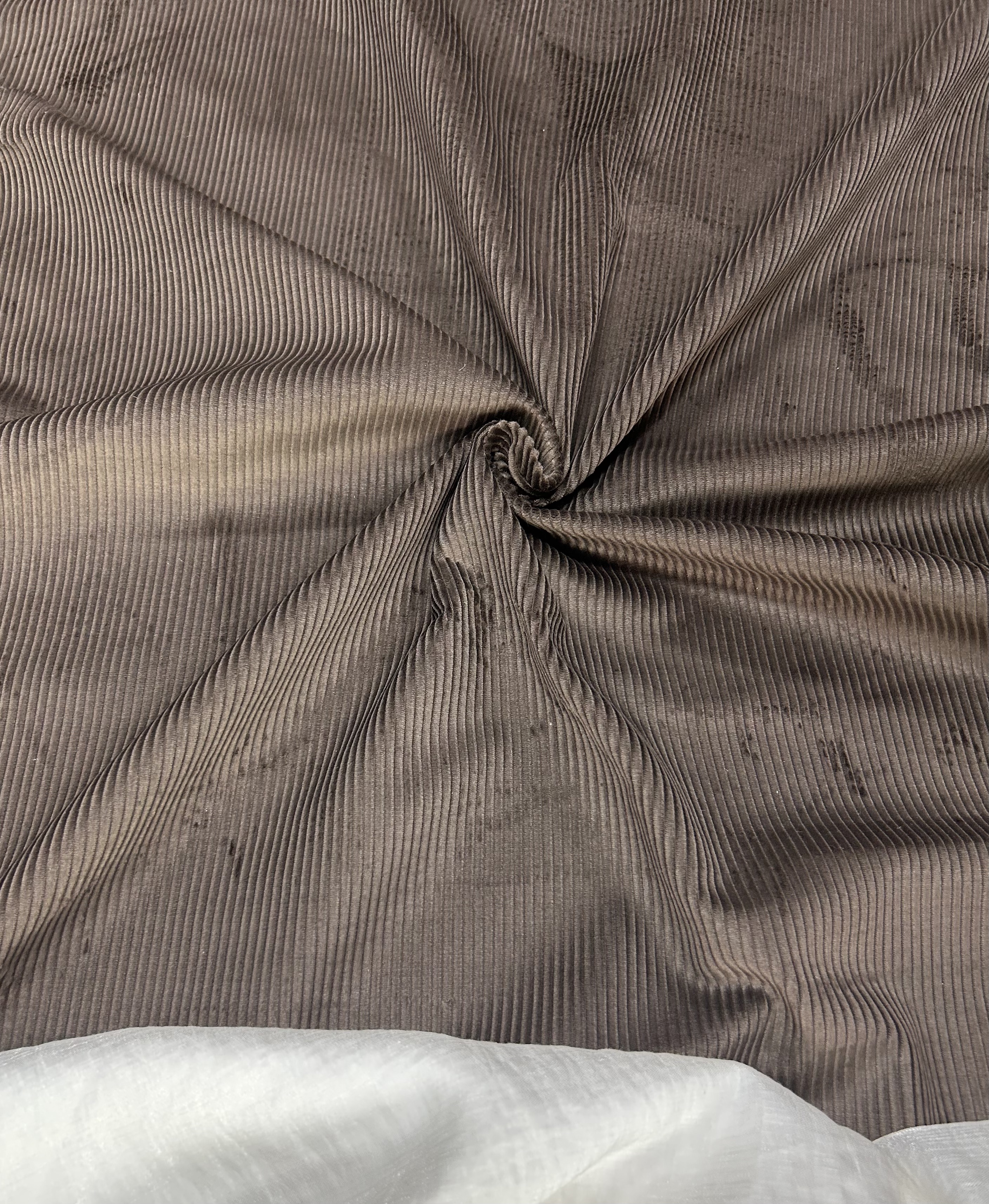 86-深咖色灯芯绒面料 柔和亲肤 精梳精纺无扎感 多拍连裁