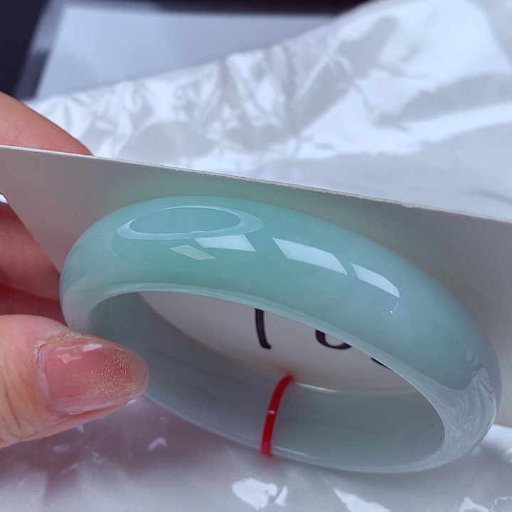 翡翠手镯未镶嵌翡翠