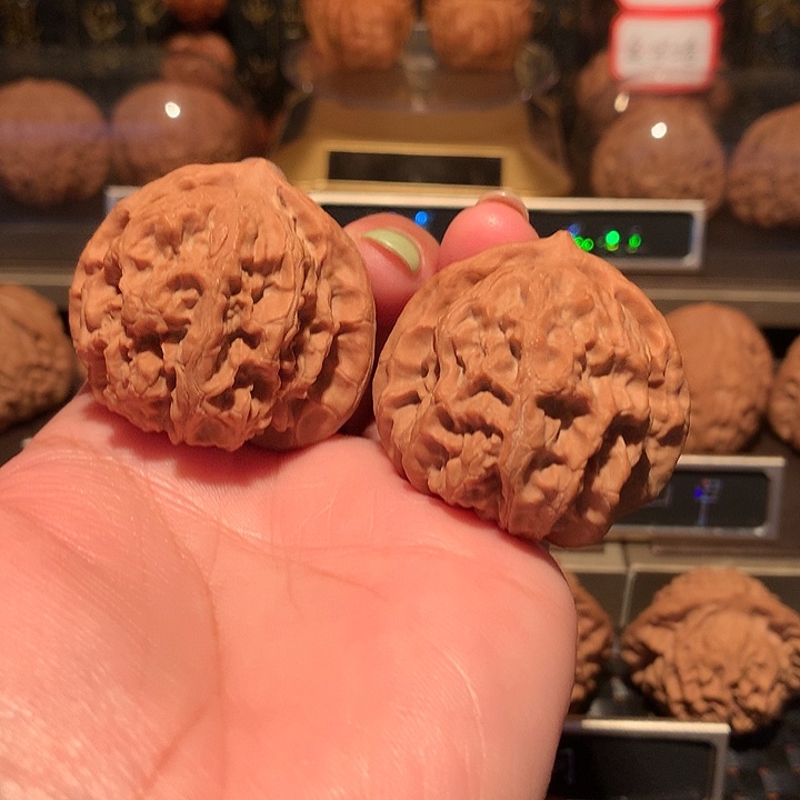 無***岸文玩核桃把件梨木台