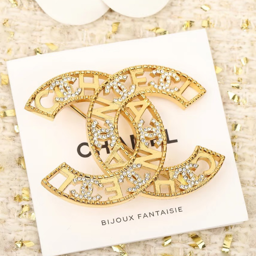 未使用 Chanel/香奈儿 浓金满钻中号镂空双C 胸针 