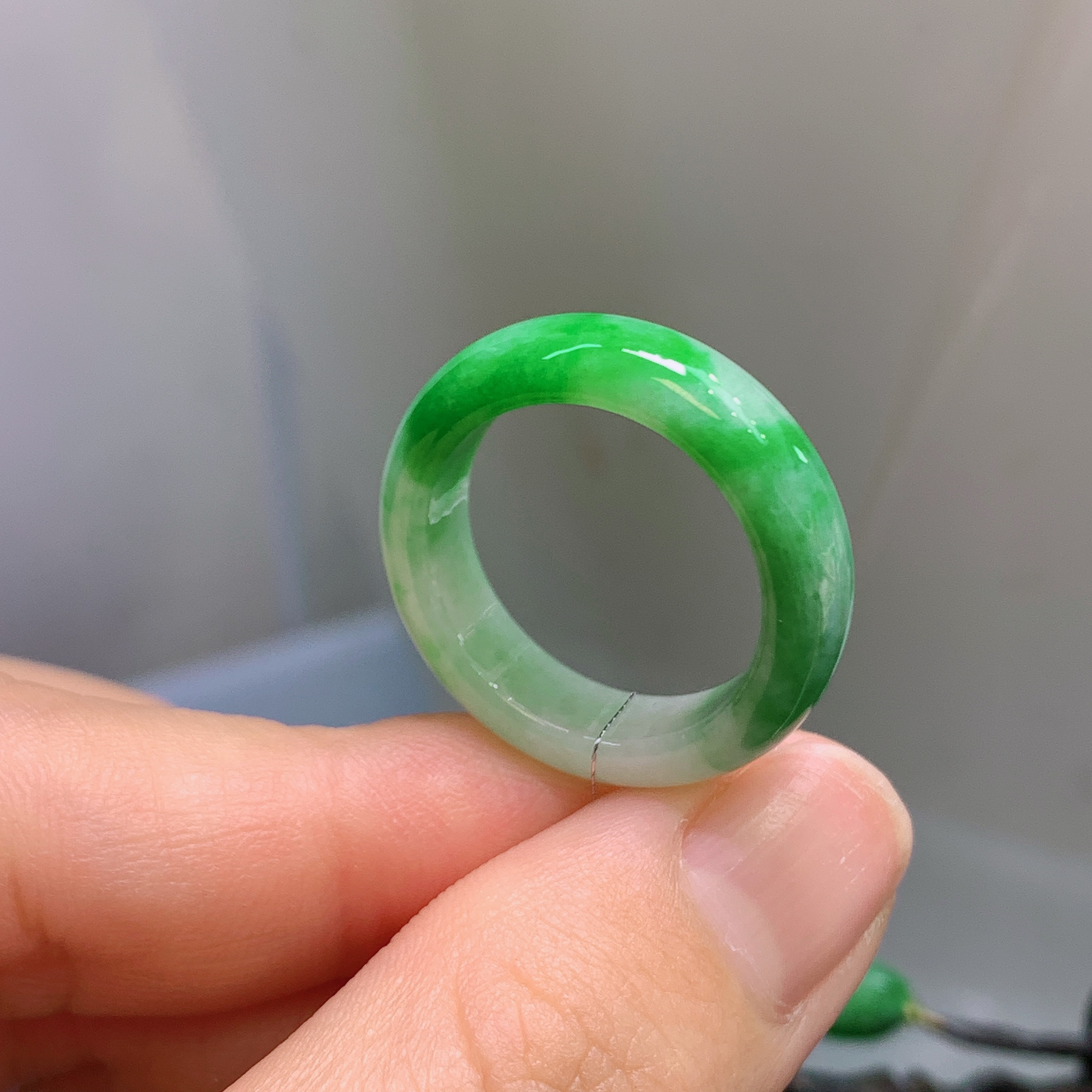 缅甸天然A货翡翠，圈口16-17 飘阳绿冰润起胶素面戒指A843