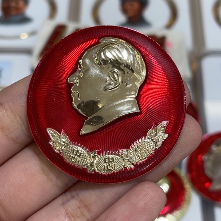 凉***人其他普通金属辉达利红色收藏纪念章