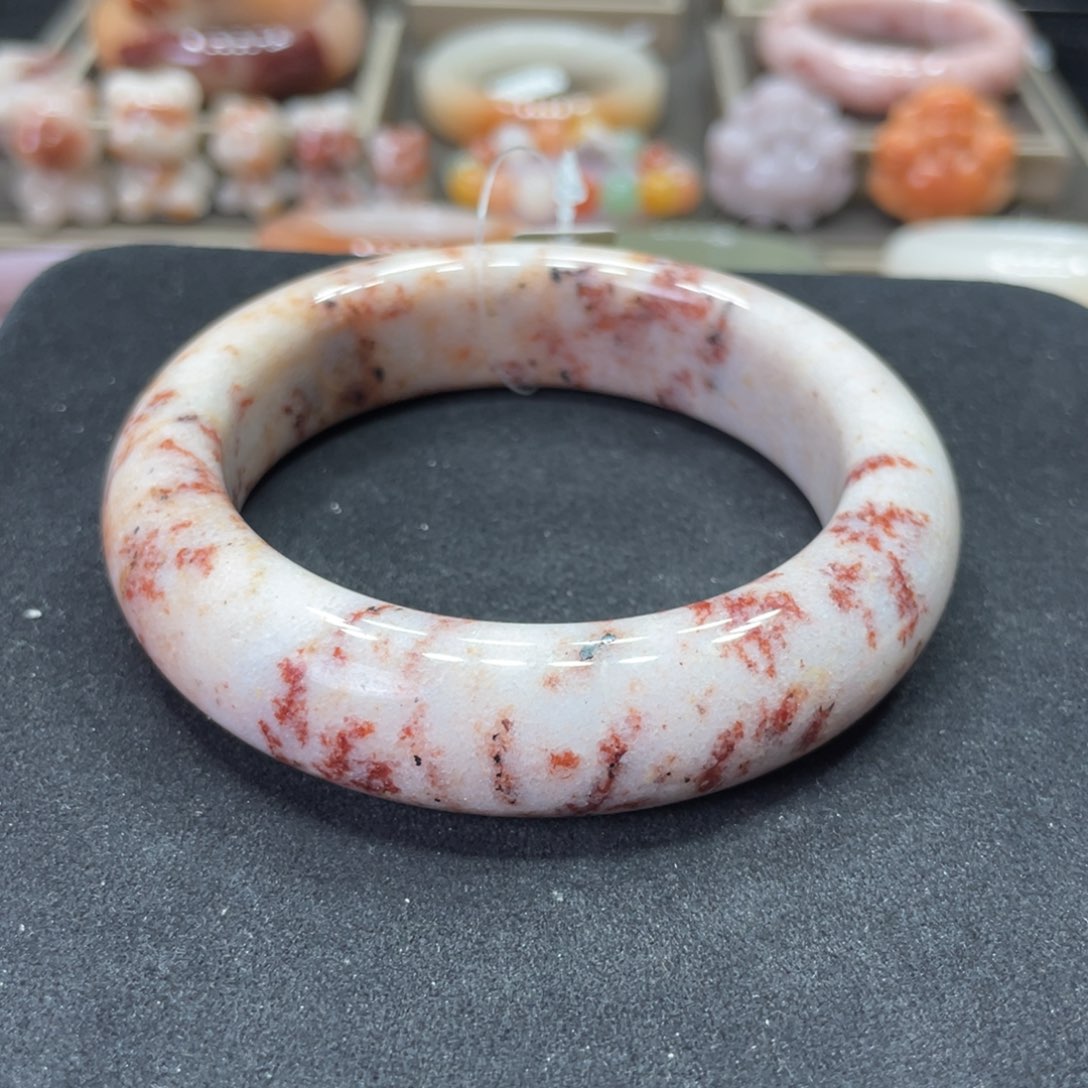 未镶嵌手镯石英岩玉