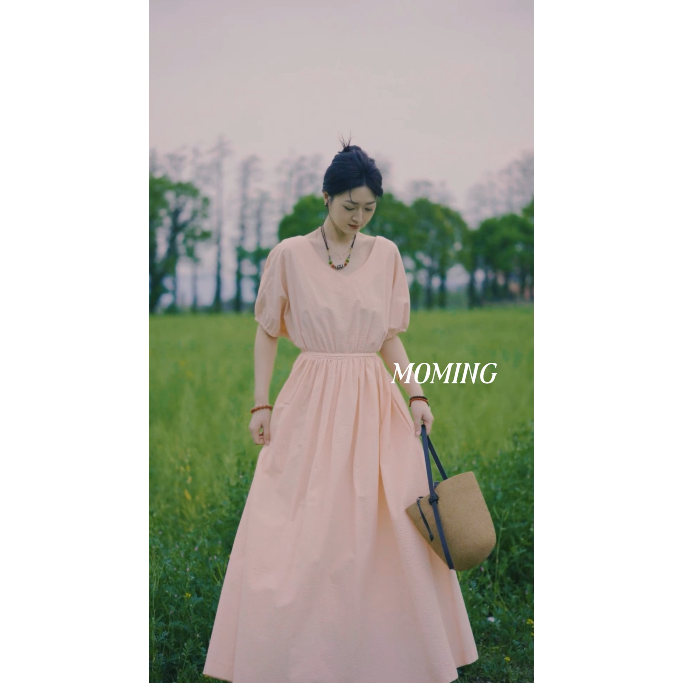 MOMING夏季新品 在逃公主 法式重工优雅温柔风定制面料收腰连衣裙