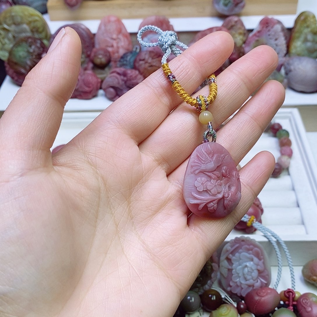 玛瑙/玉髓盐源玛瑙吊坠未镶嵌