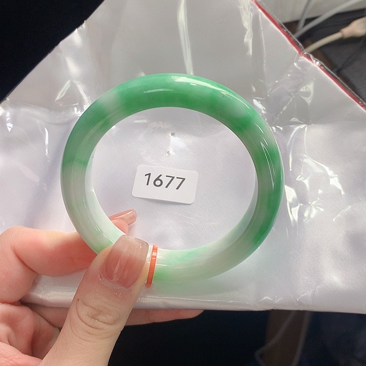 翡翠手镯未镶嵌天然翡翠手镯01