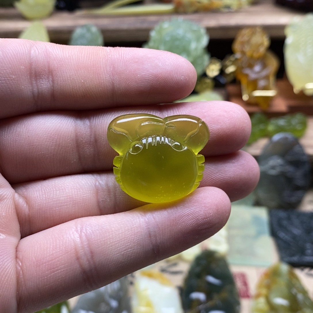 岫玉未镶嵌螃蟹吊坠