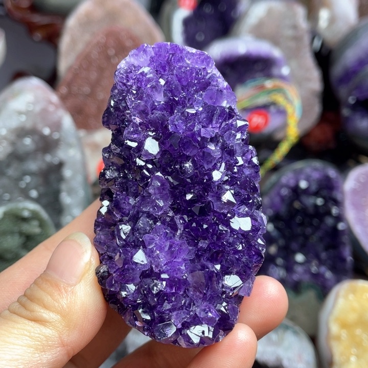 水晶摆件未镶嵌捡漏