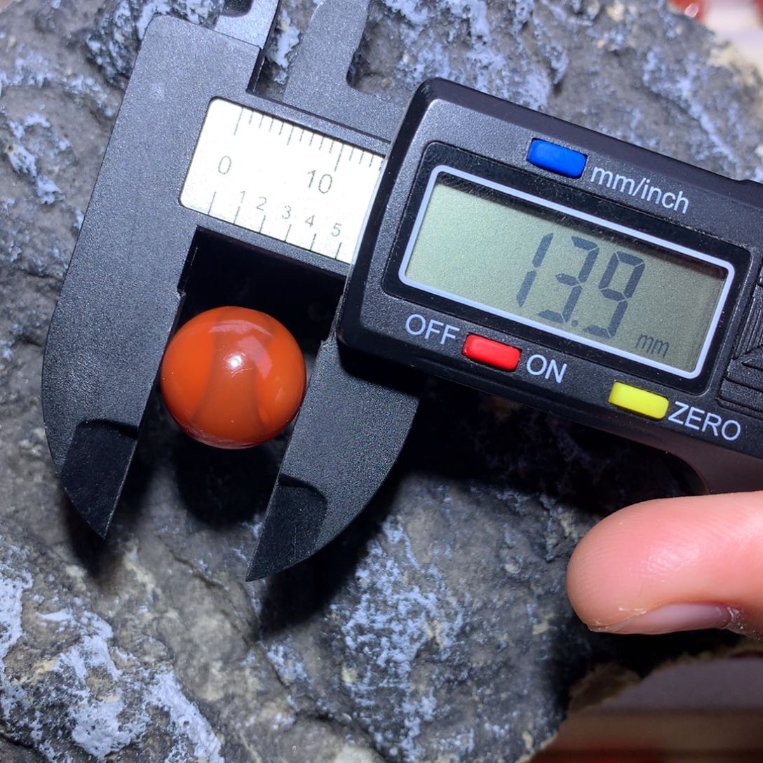 南红玛瑙未镶嵌瓦西满肉柿子圆珠13.9微过渡纹