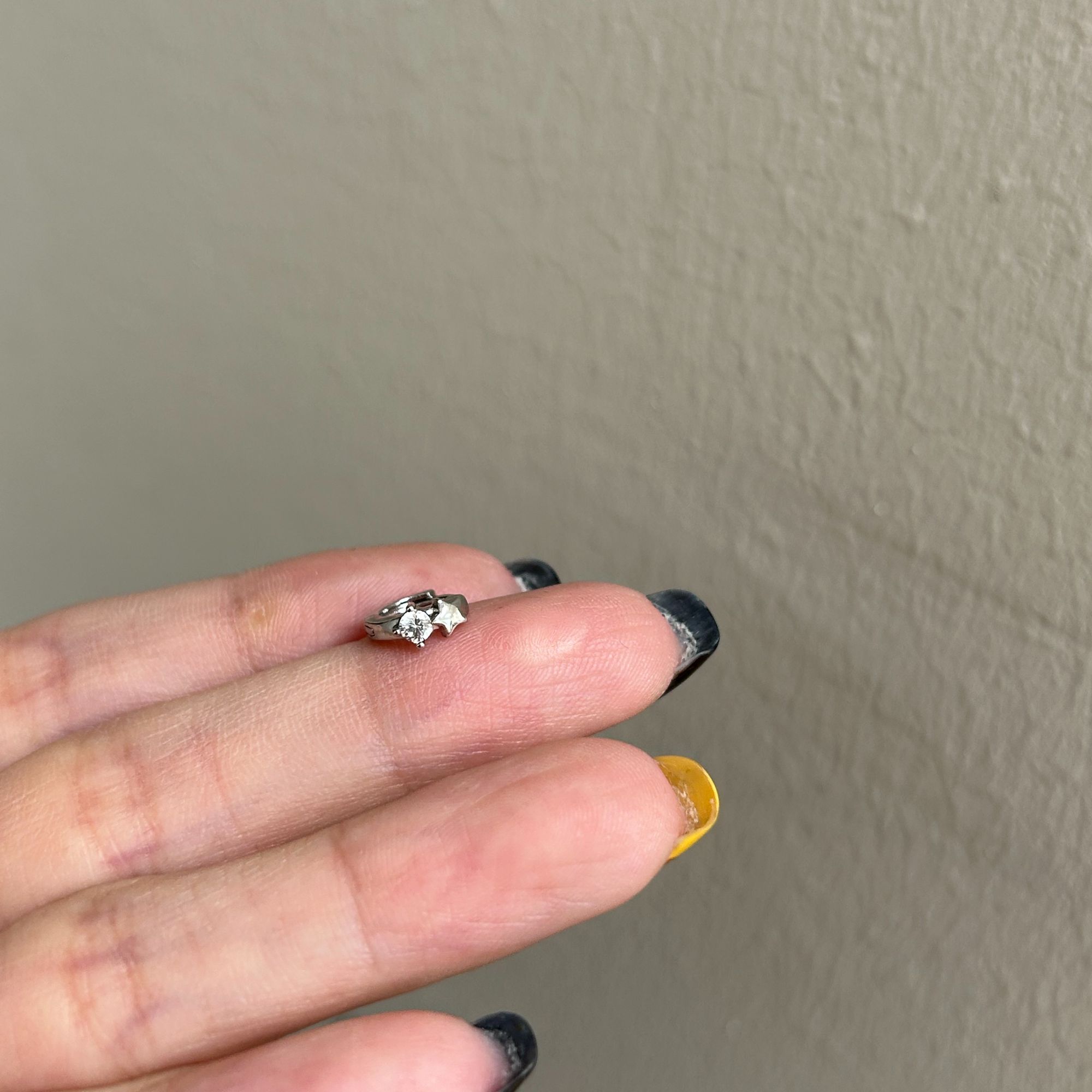 铜合金合成锆石耳饰 190-210小巧手工耳骨钉气质黑色复古小众简约