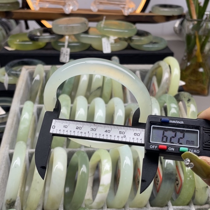 蛇纹石玉手镯未镶嵌163