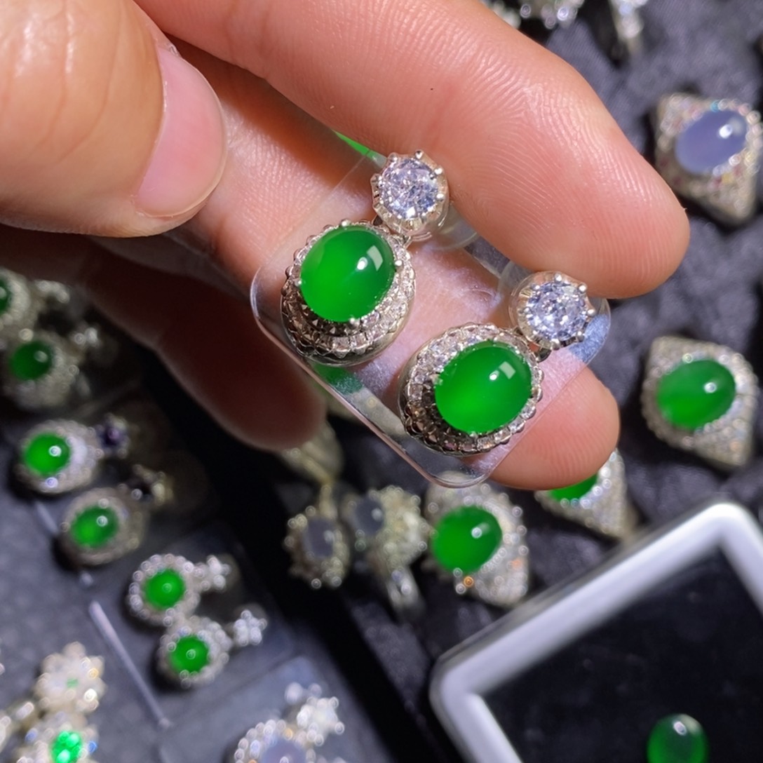 裸石翡翠Y**燕蛋面裸石