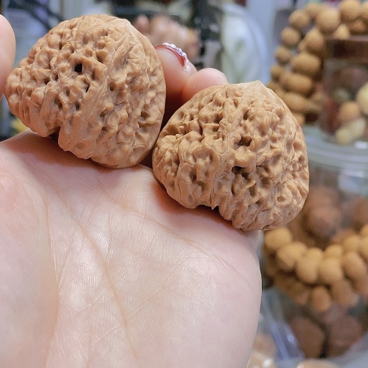 【闪购商品】文玩核桃把件42平谷凹底