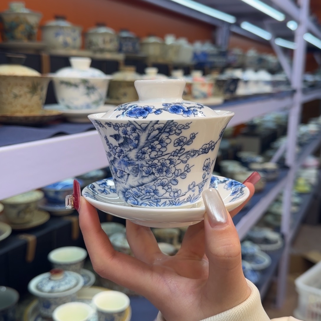 我在外面吃饭呢你在哪