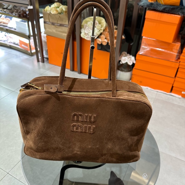 99新 MIU MIU/缪缪 Miumiu麂皮保龄球包 US5121011