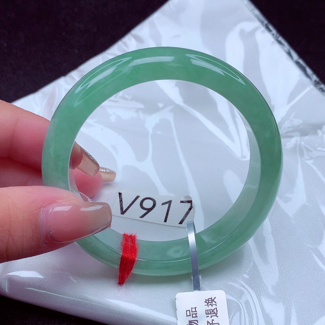 翡翠手镯未镶嵌天然缅甸