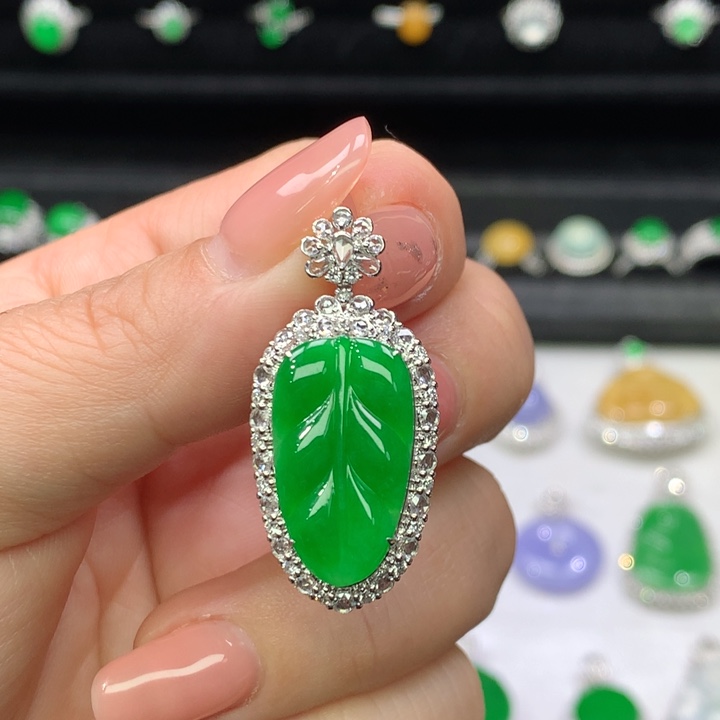 翡翠吊坠(不含链)18K金镶嵌