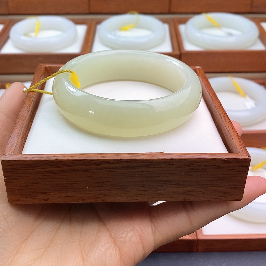 和田玉（白玉）手镯未镶嵌