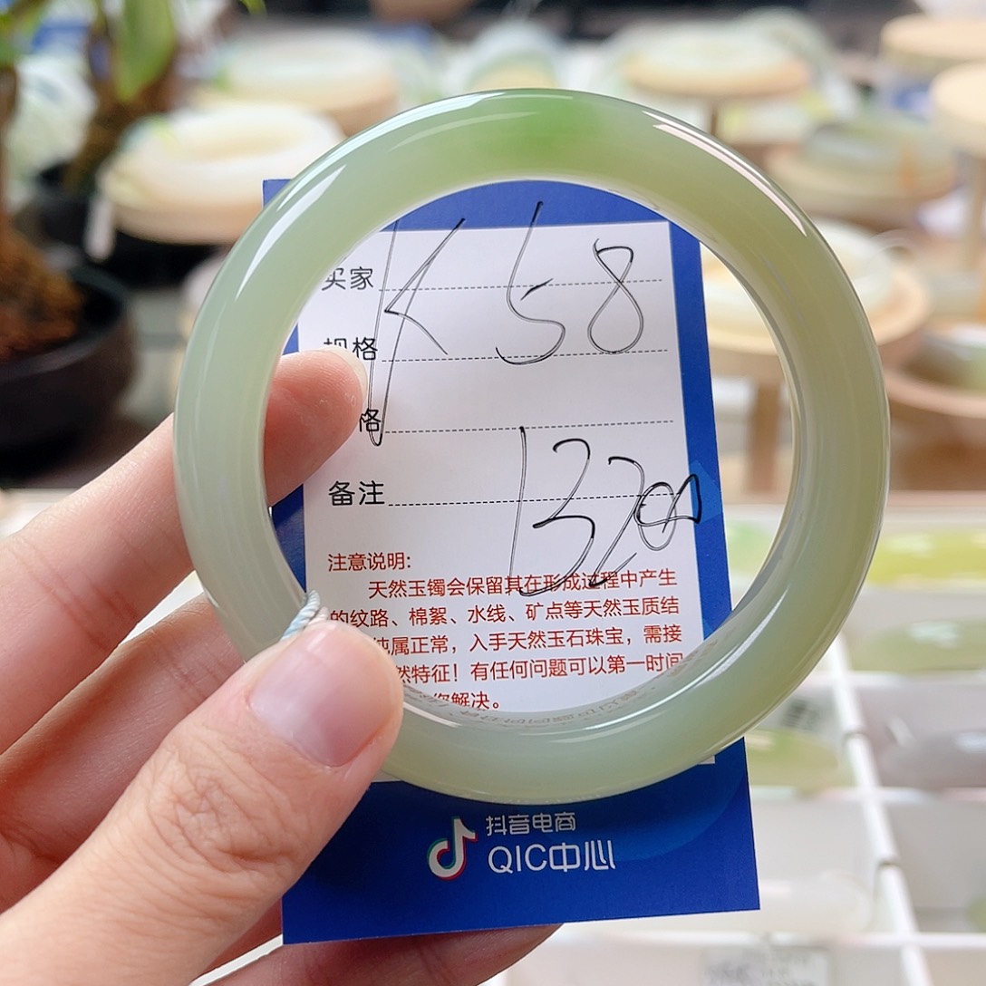 Y***o未镶嵌手镯和田玉