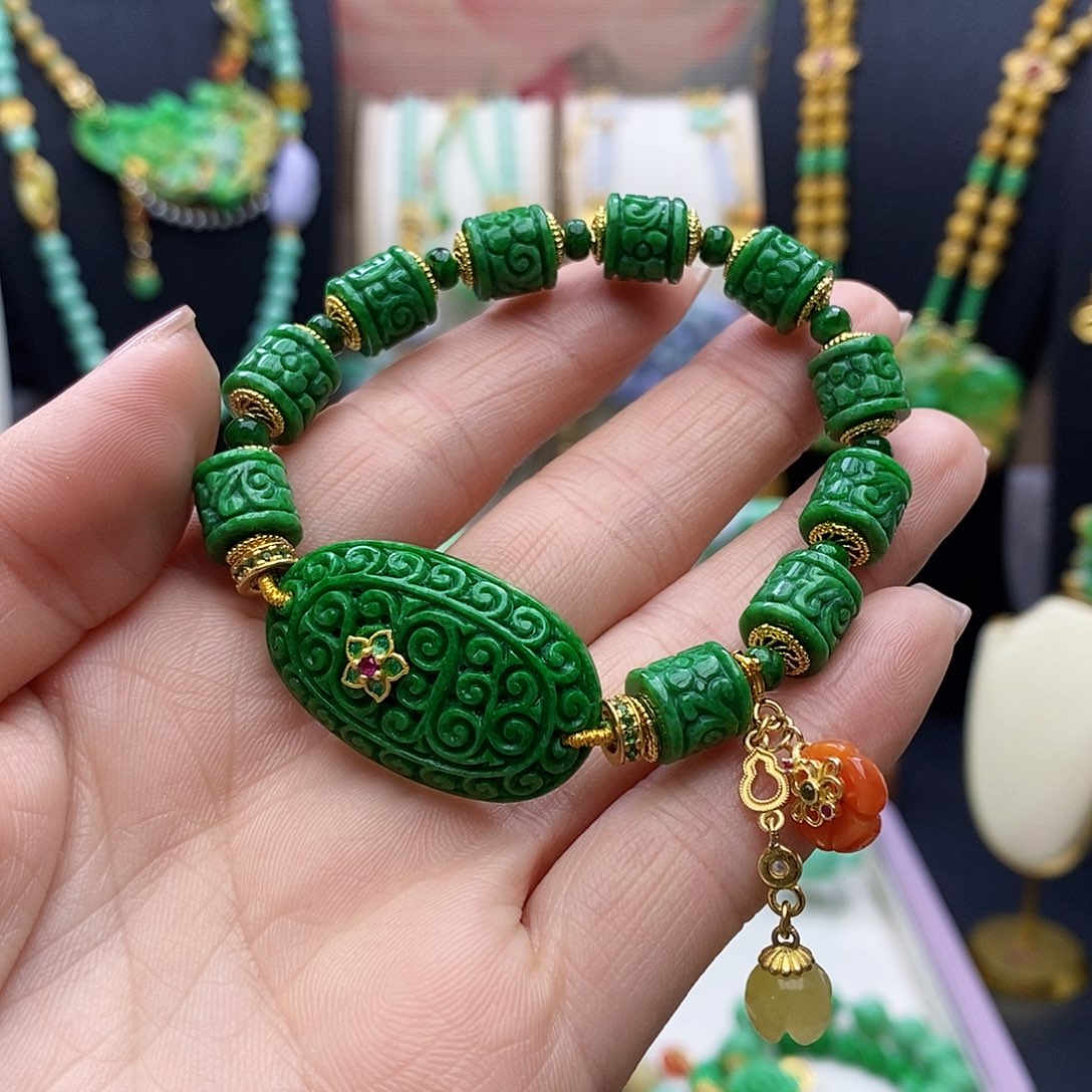 翡翠颈饰未镶嵌天然