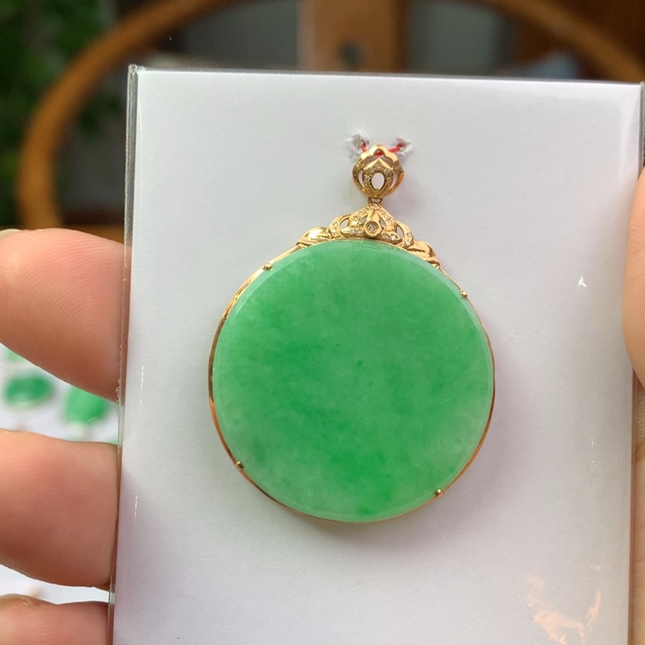 翡翠18K金镶嵌颈饰翡翠吊坠