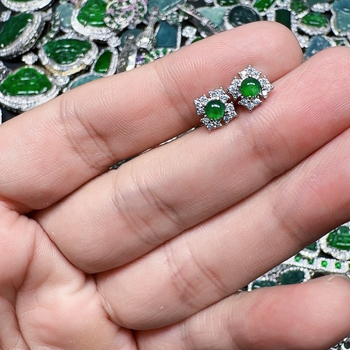 翡翠颈饰未镶嵌天然A货翡翠放漏