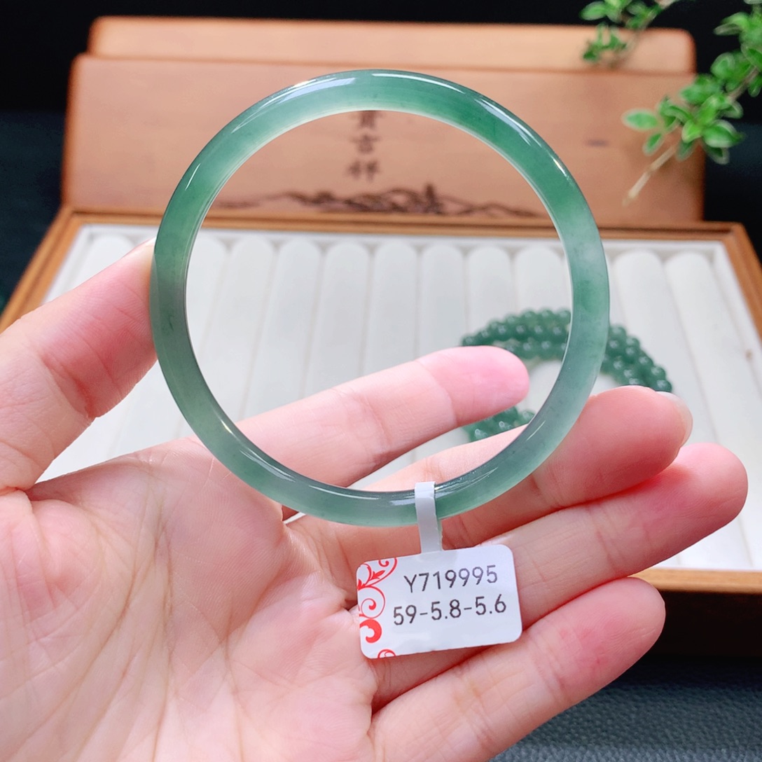 翡翠手镯（圆镯）未镶嵌