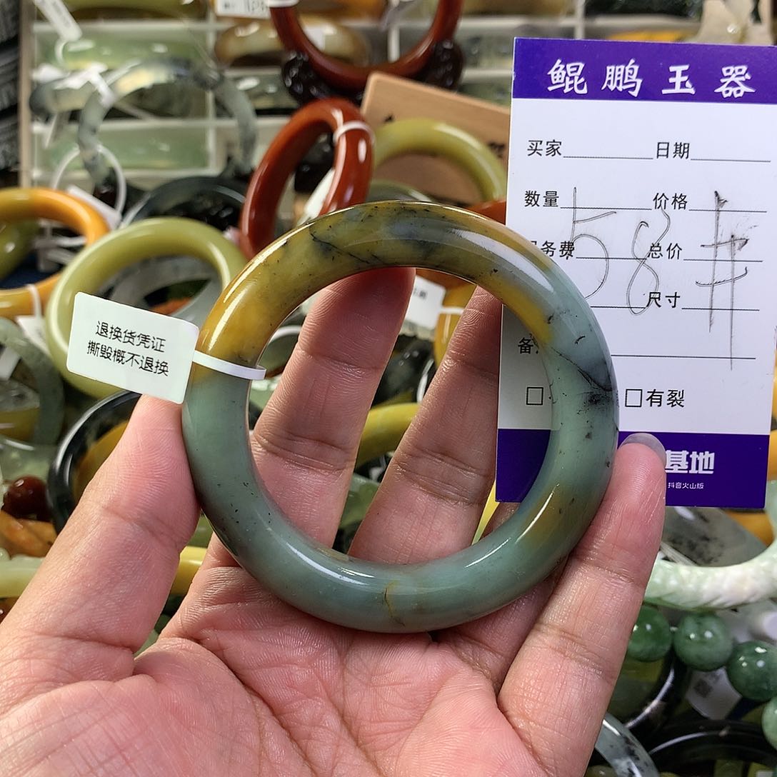 蛇纹石玉手镯未镶嵌