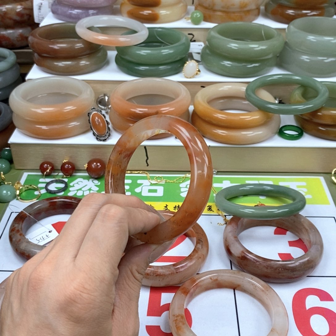 石英质玉手镯未镶嵌钻**-