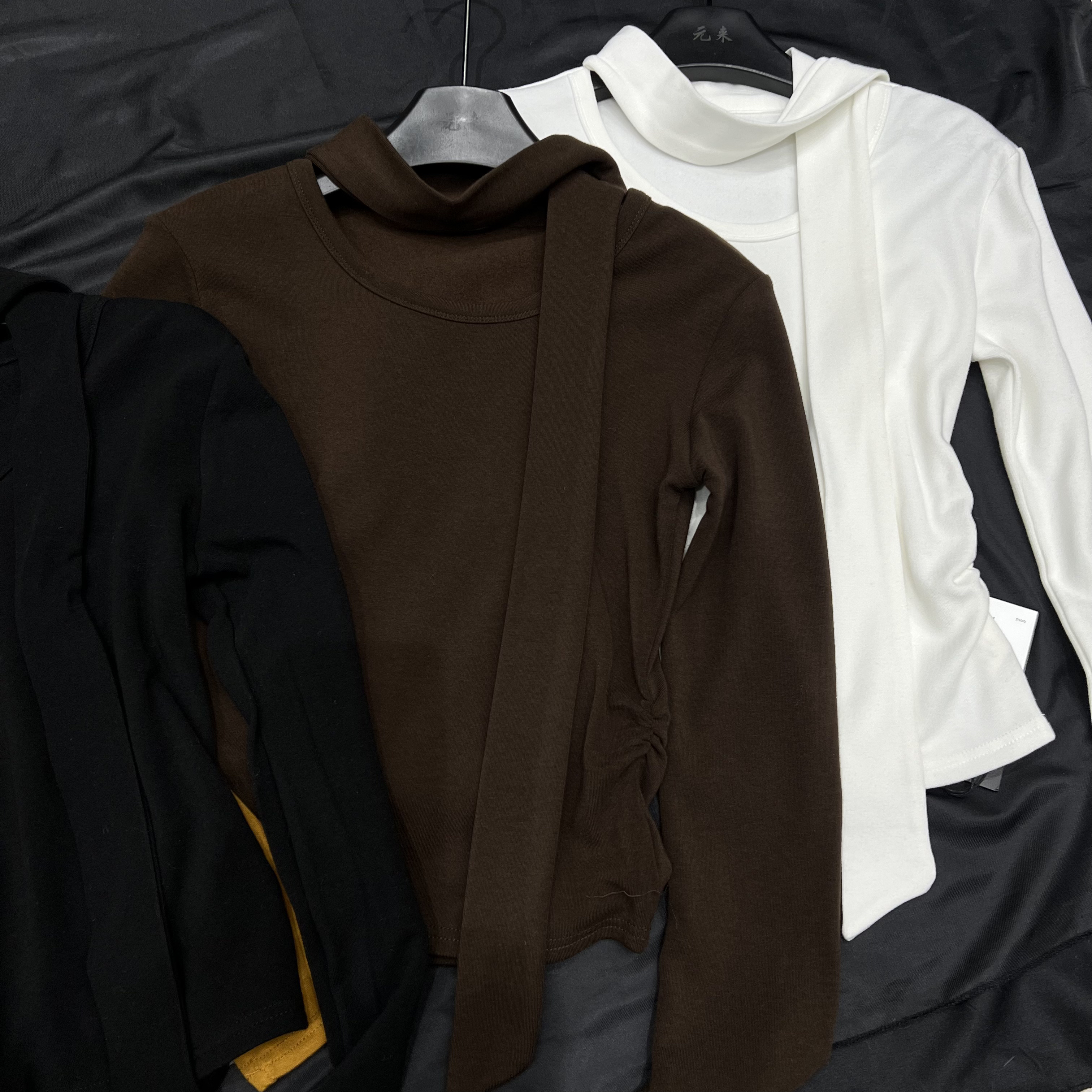 秋冬辣妹飘带设计感磨毛长袖修身显瘦气质通勤纯欲风打底衫上衣女