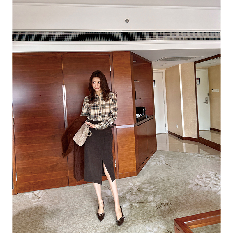 【ALONE SAVOR】龍喜儿半缕芳华 老钱风不对称开叉PU半身裙J446