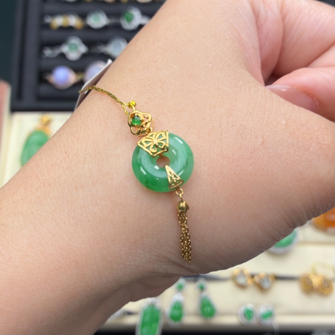 翡翠18K金镶嵌颈饰